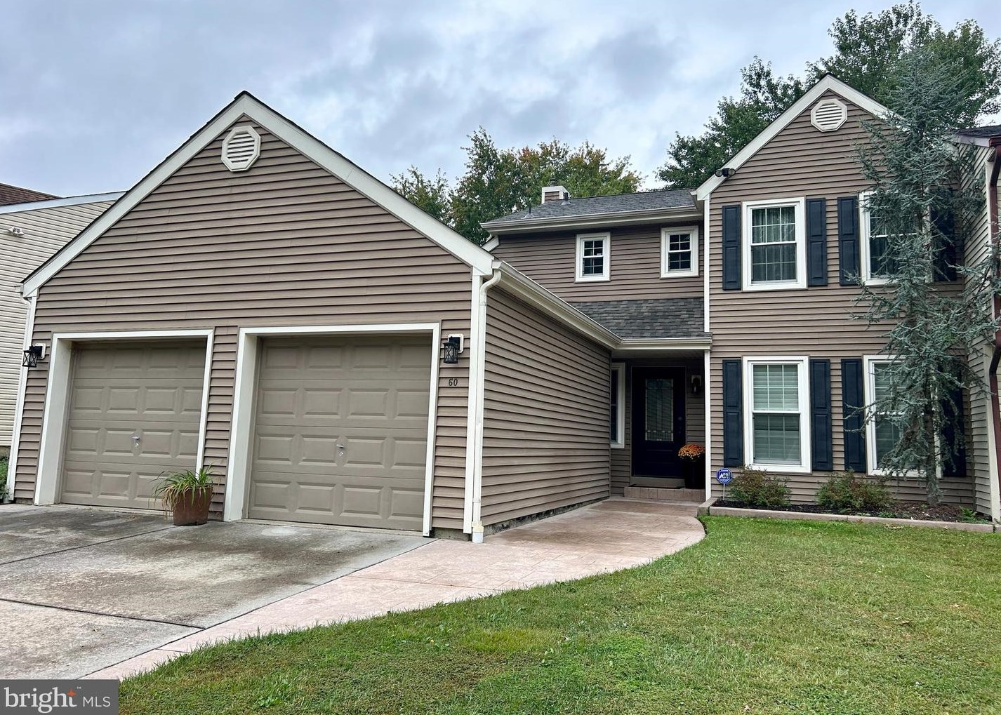 60 Brambling Ln, Franklin Township, NJ 08043
