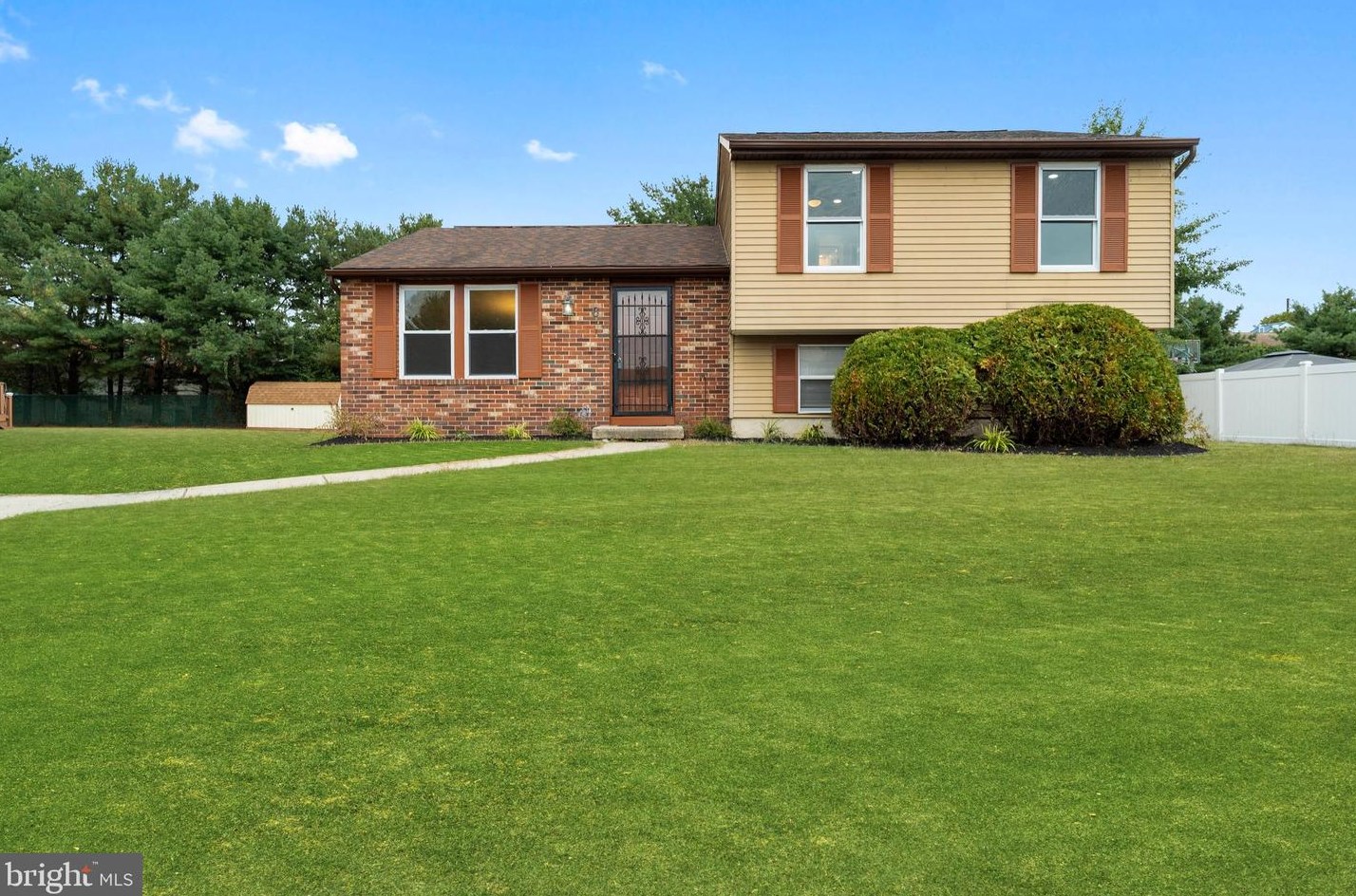 6 Drexel Ct, Erial, NJ 08081