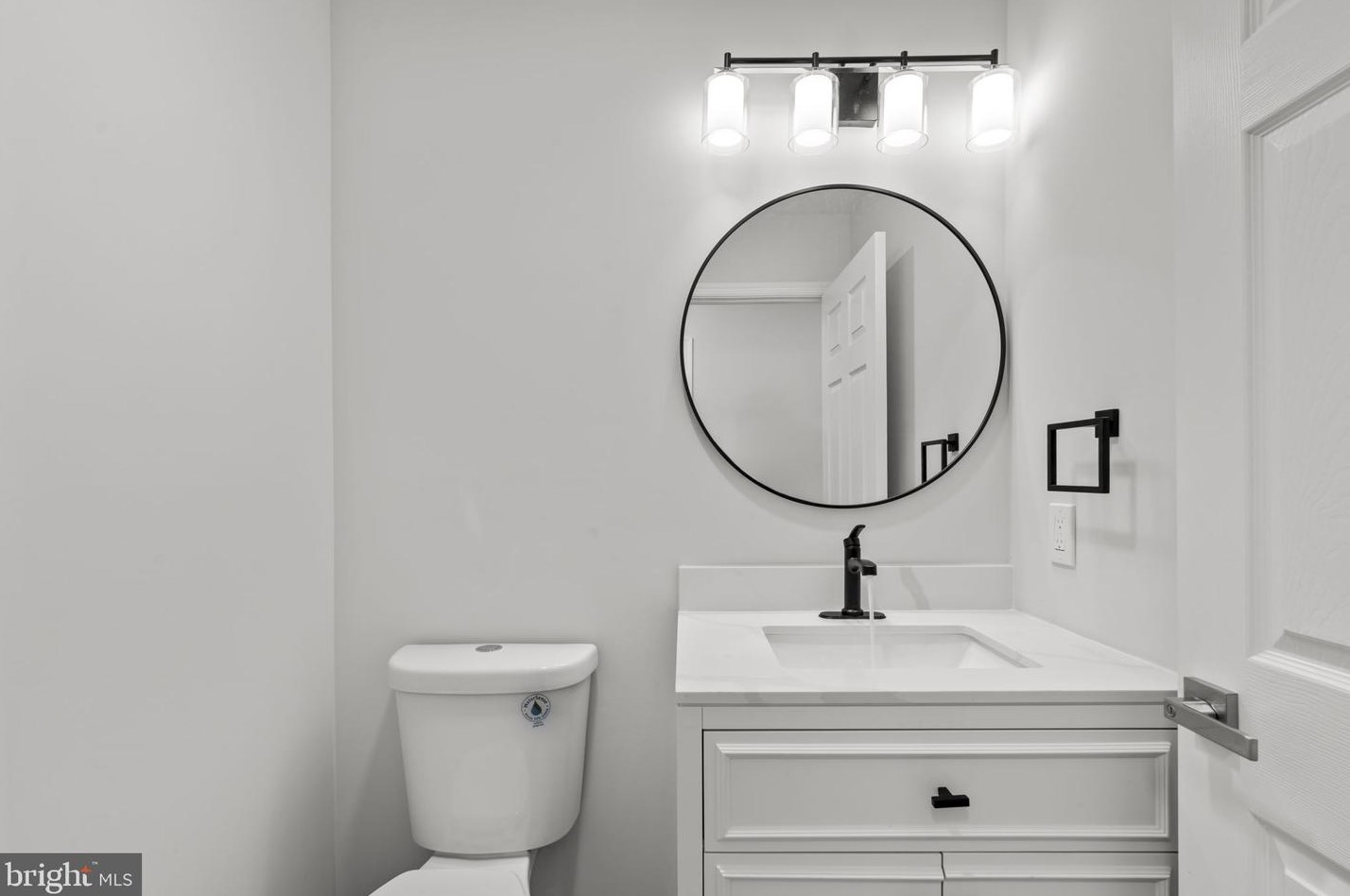 307 Cooper St, Camden NJ  08102-1116 exterior