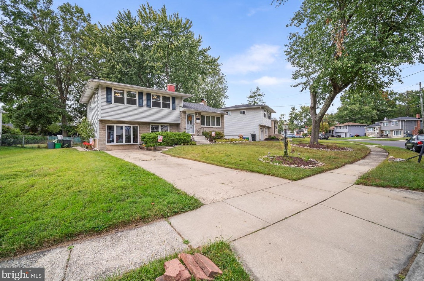 27 Timber Dr, Barrington, NJ 08007