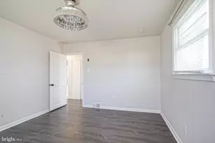 512 E Church St, Gloucester Township, NJ 08012 - Photo 8