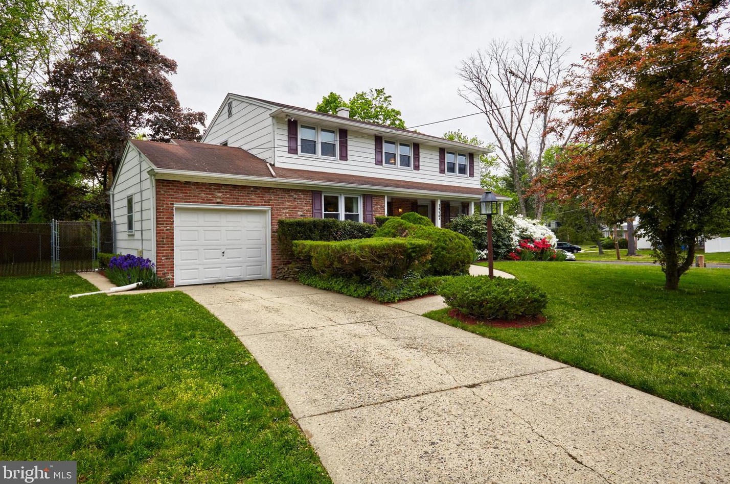 1527 Hillside Dr, Cherry Hill, NJ