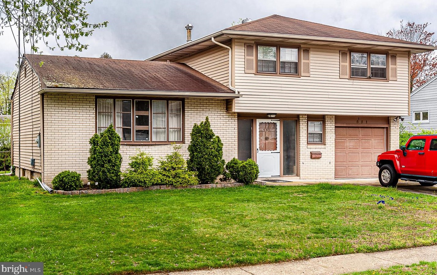 531 Hollywood Dr, Magnolia, NJ 08049-1621