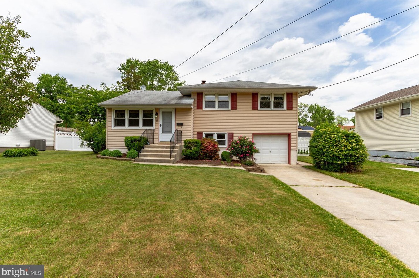 12 Trinity Pl, Barrington, NJ 08007