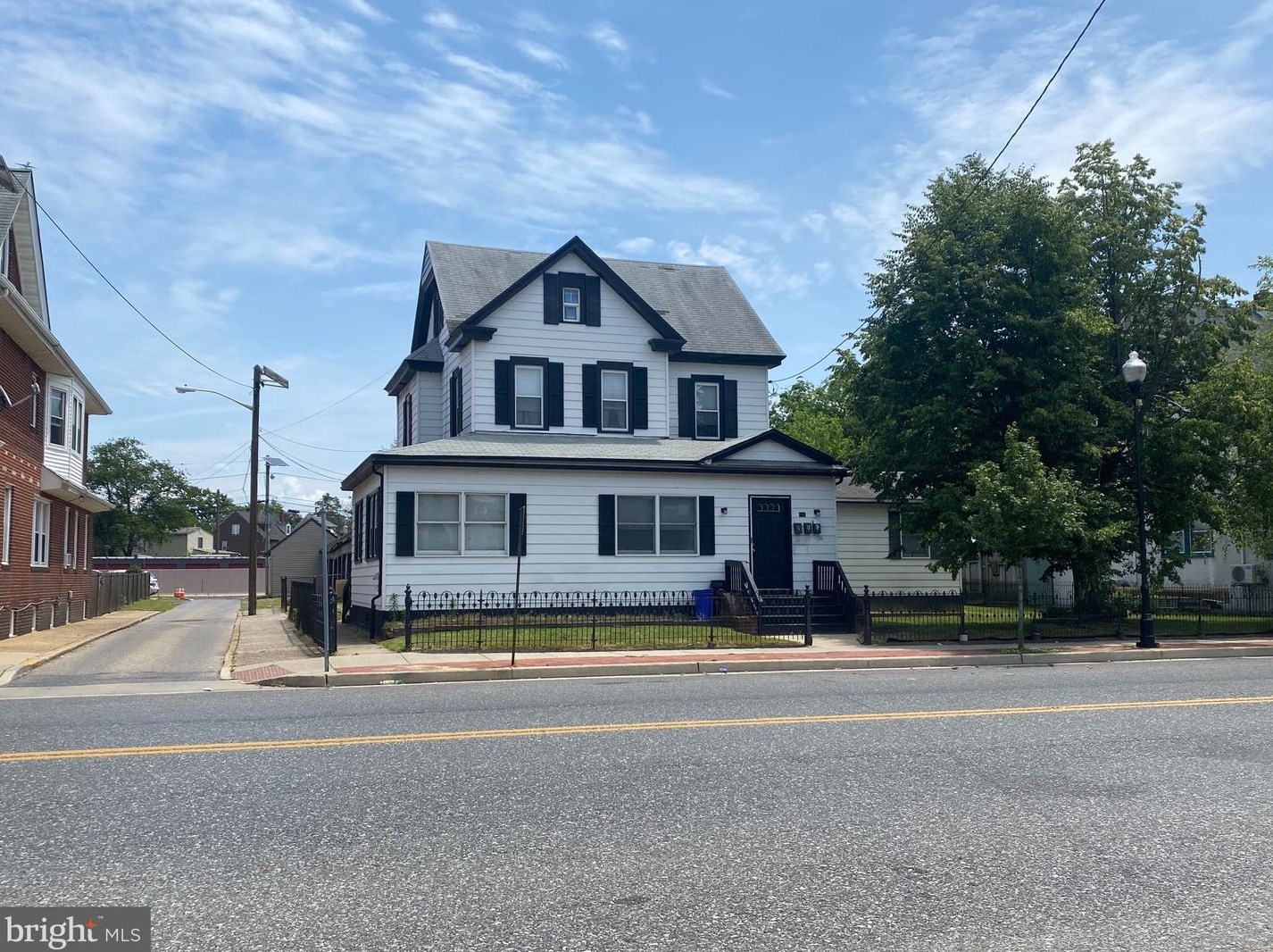 154 S Broadway, Gloucester, NJ 08030
