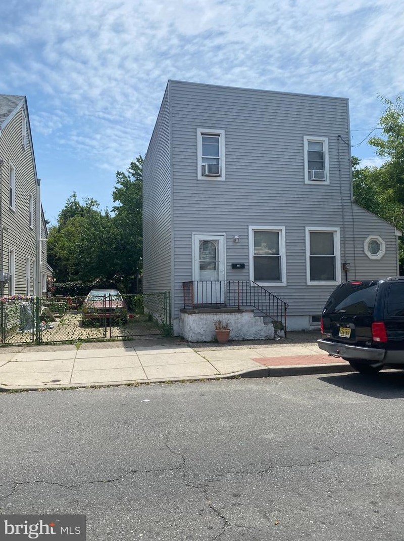 174 S Burlington St, Gloucester, NJ 08030