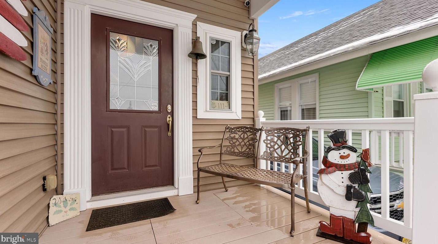 111 E Wisteria Rd, Wildwood Crest, NJ 08260