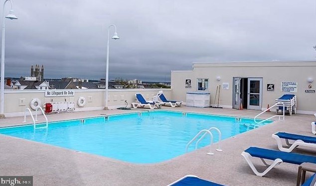 812 Ocean Ave, Ocean City, NJ 08226-3621