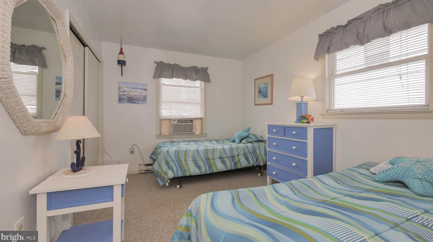 308 33rd St, Ocean City NJ  08226-2020 exterior