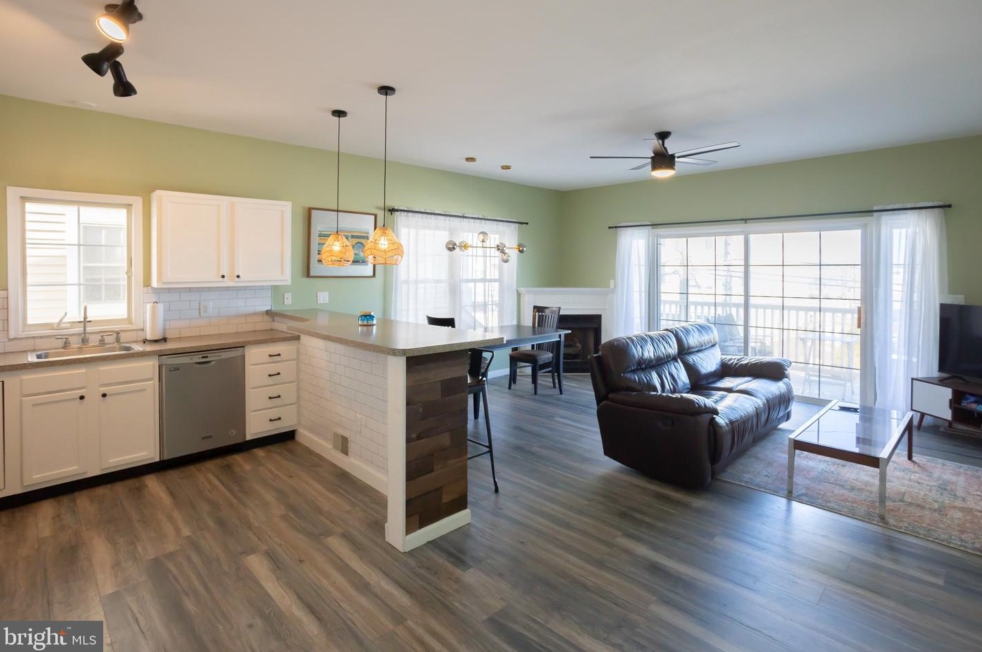 422 W Hand Ave #102, Wildwood Crest, NJ 08260