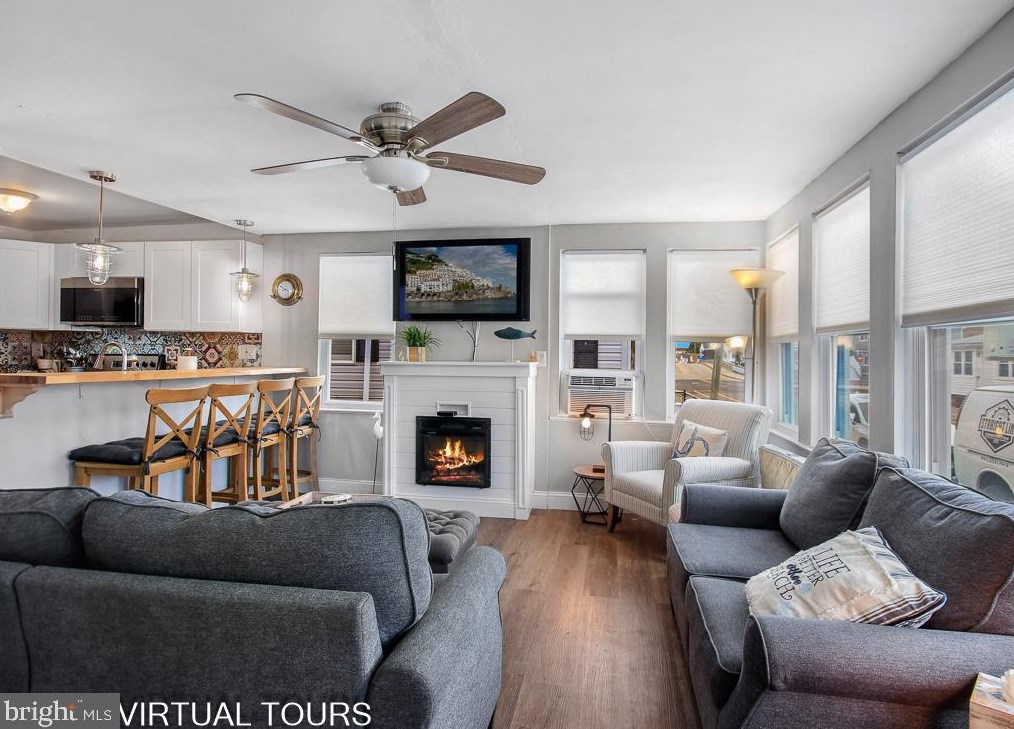 422 W Glenwood Ave, Wildwood Crest, NJ 08260