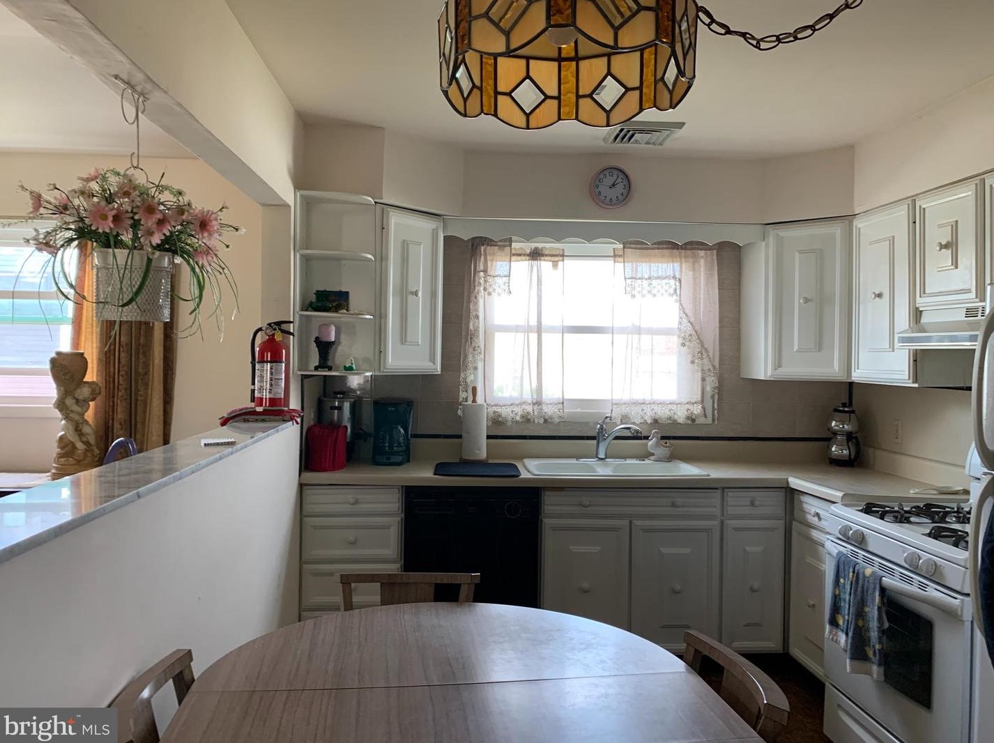 226 Walnut Ave, Wildwood Crest, NJ 08260-3140