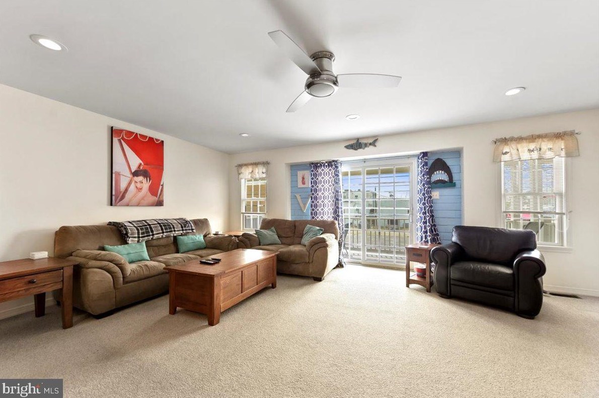 401 Pine Ave, Wildwood Crest, NJ 08260-3014