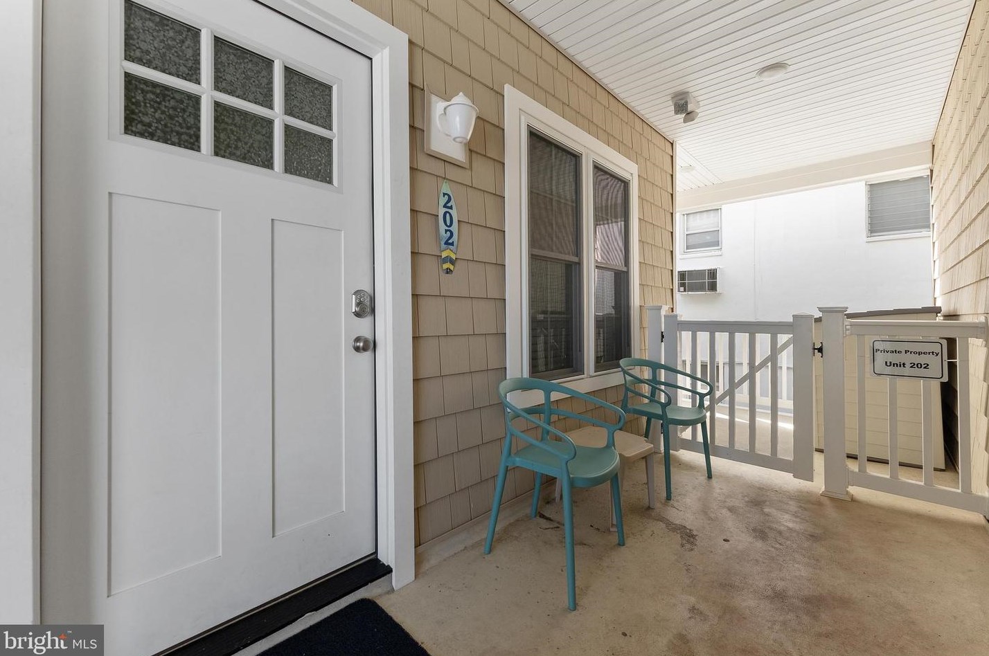 402 25th Ave, Wildwood Crest, NJ 08260-5216