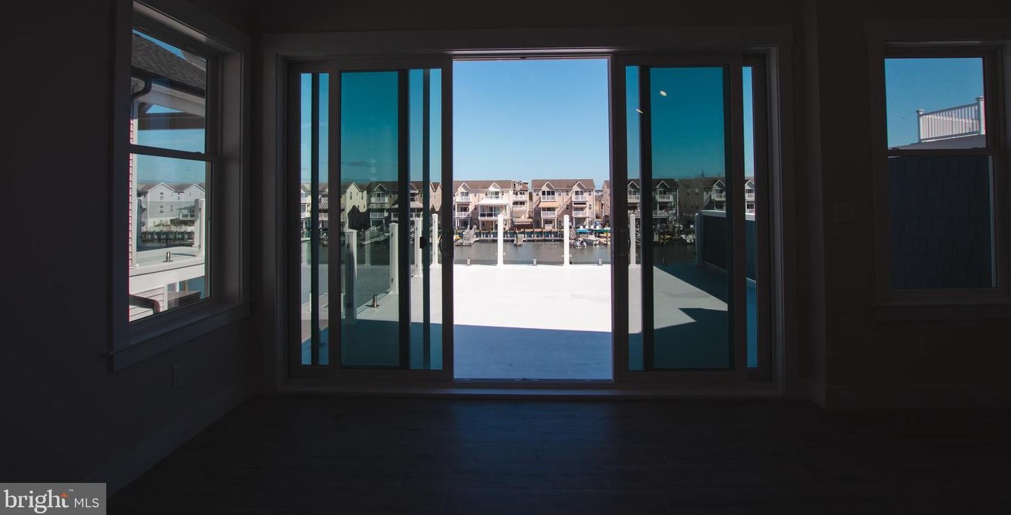 517 Burk Ave, Wildwood Crest, NJ 08260-1626