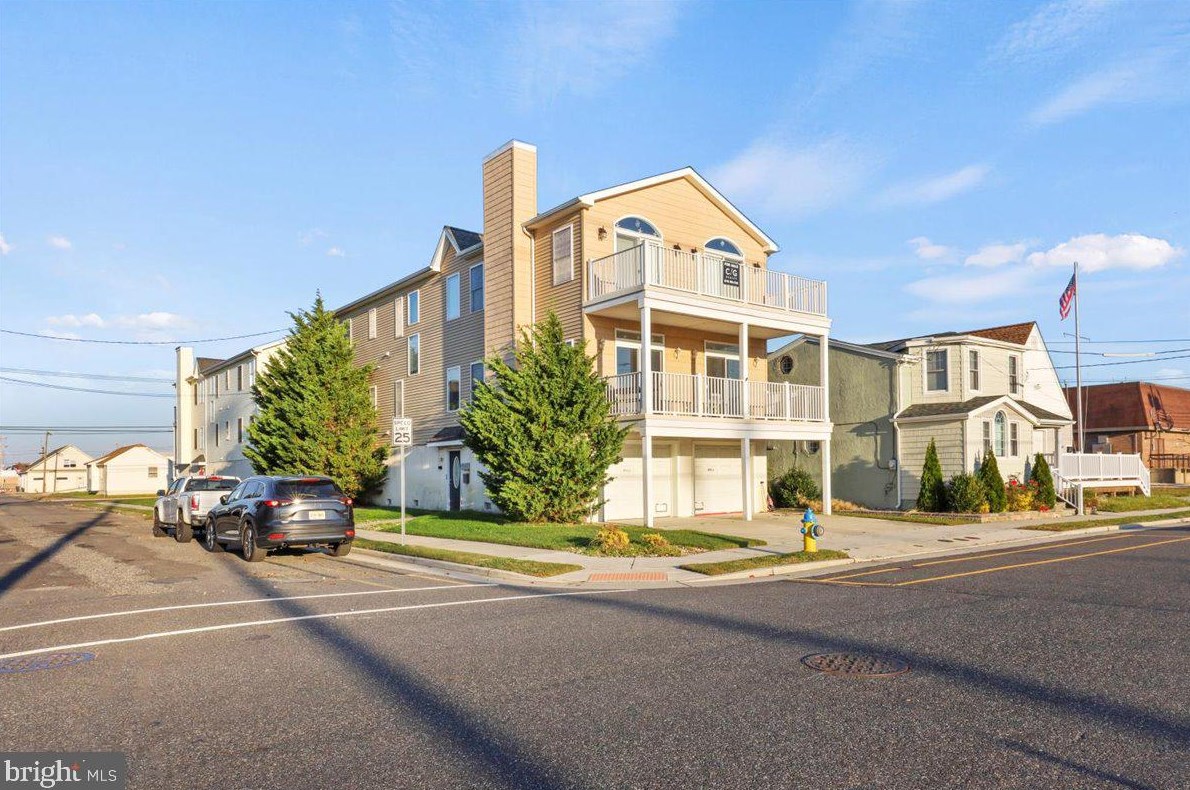 341 Spicer Ave, Wildwood Crest, NJ 08260-1940