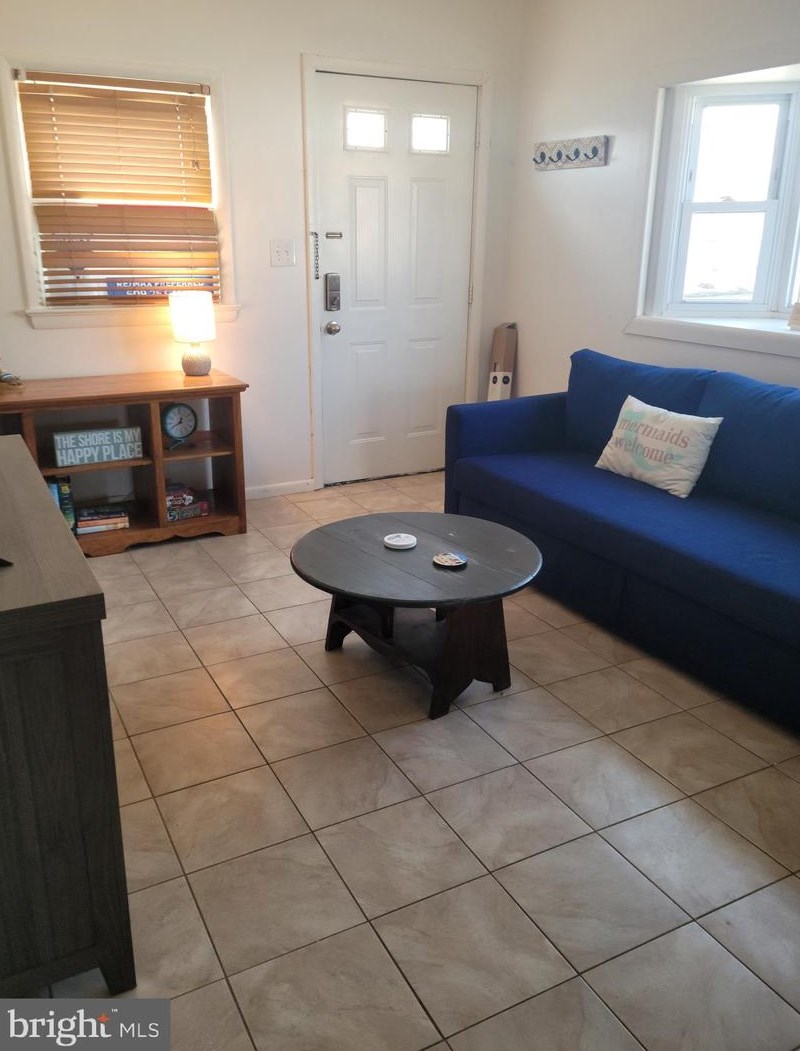 327 Maple Ave, Wildwood Crest, NJ 08260-4932