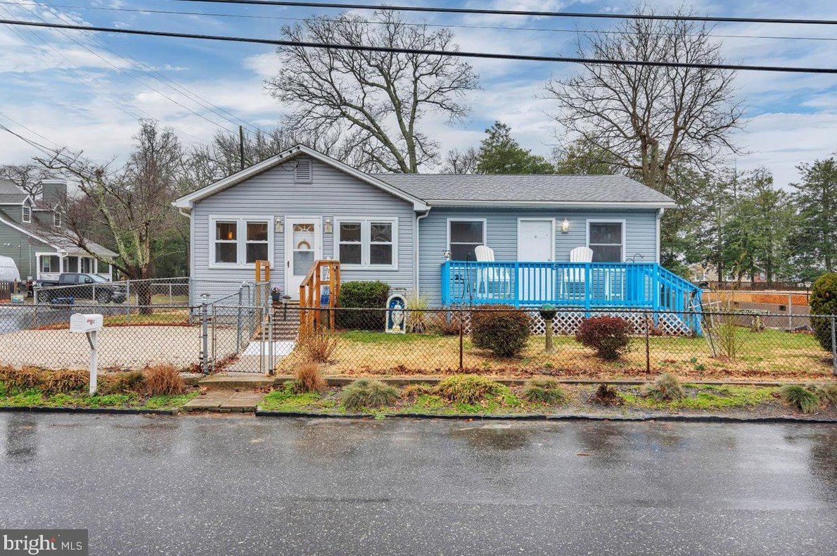 202 Spruce Ave, Miami Beach, NJ 08251-1639