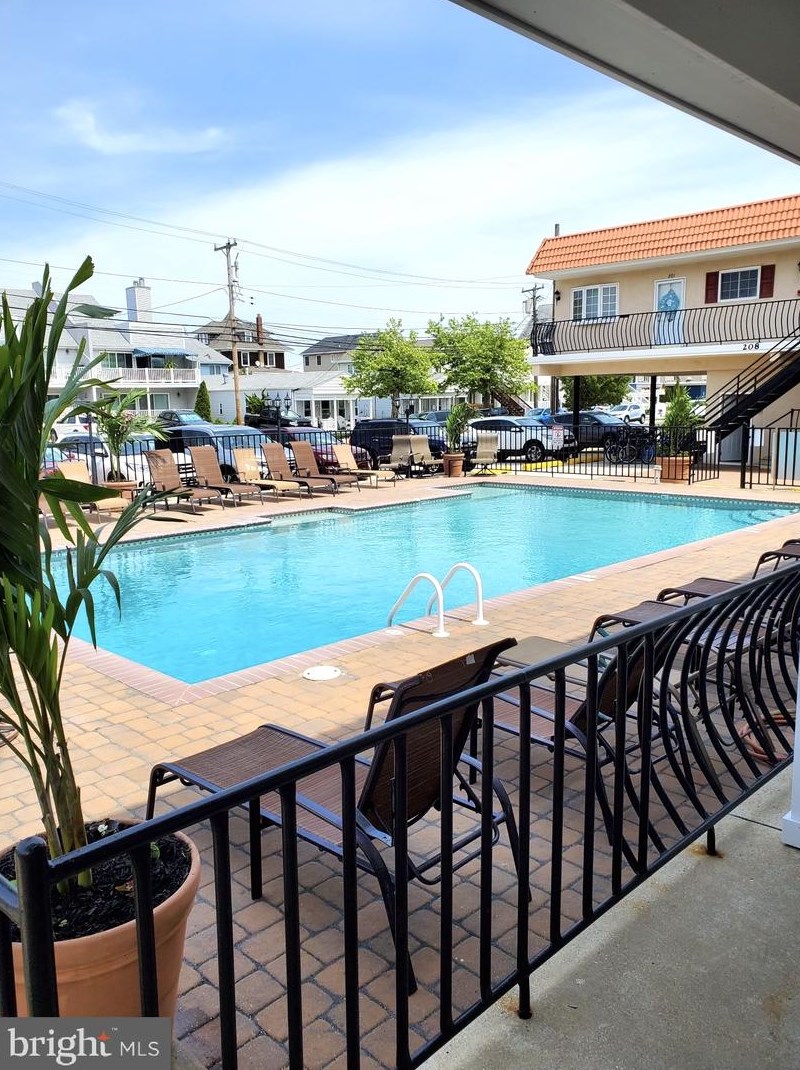 206 25th Ave, Wildwood Crest, NJ 08260-5266
