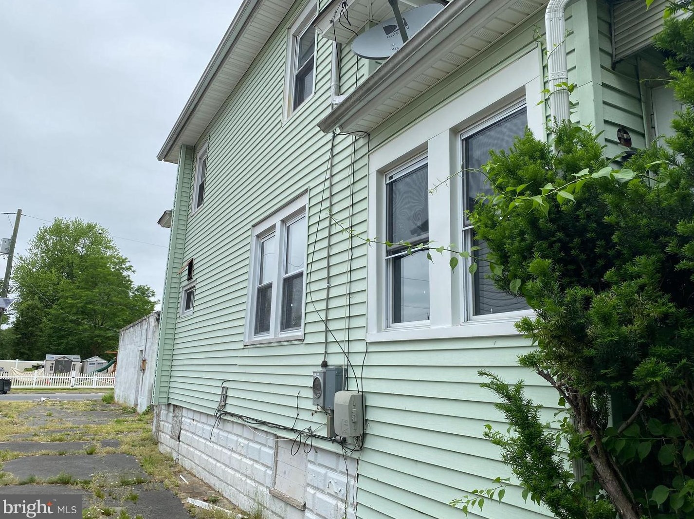 323 Woodbury Lake Dr, West Deptford, NJ 08096