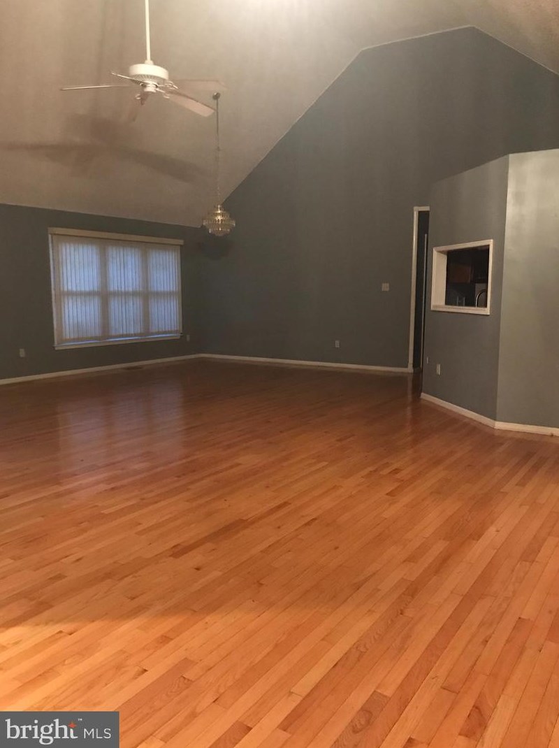 4 Beckett St, Clayton, NJ 08312-2409