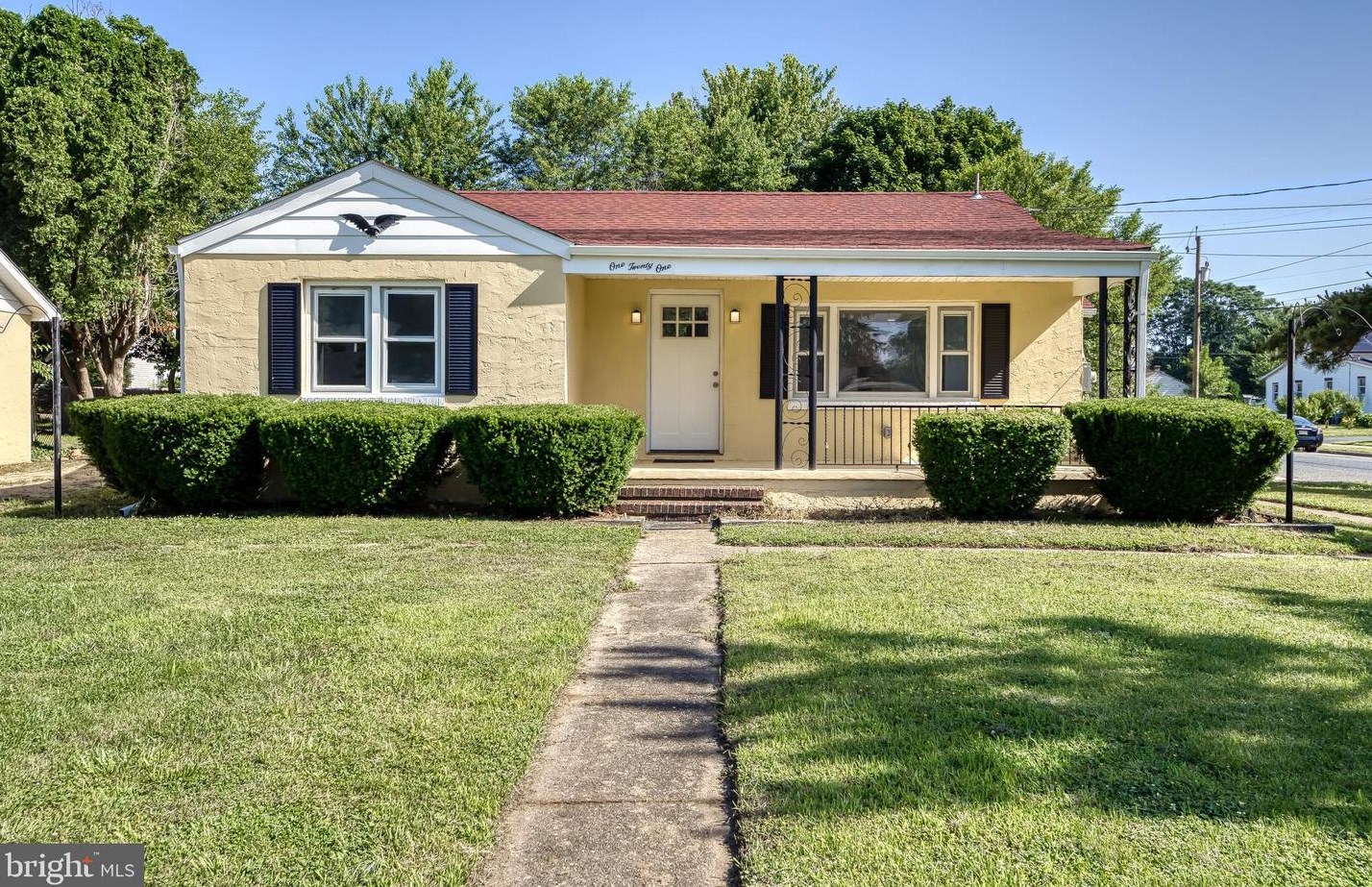 121 Linden St, Clayton, NJ 08312-1917