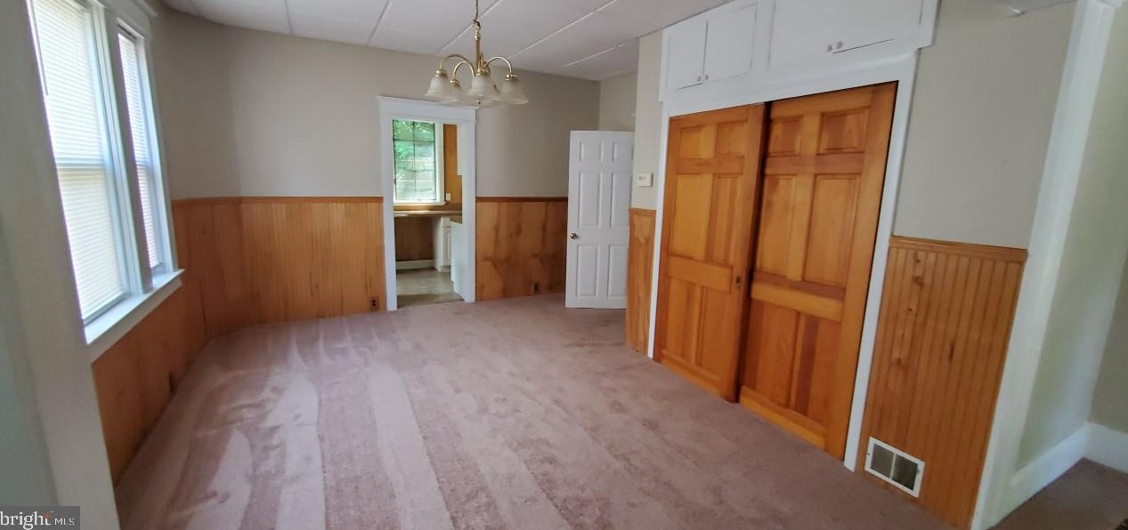 16 Dickinson Rd, Aura, NJ 08028-2103