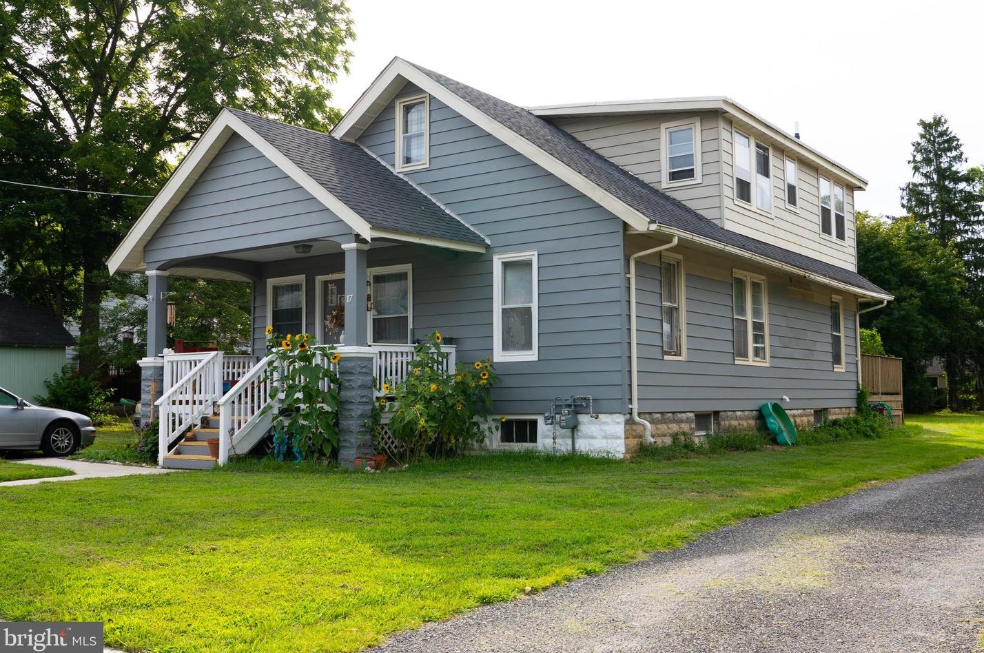 17 Villa Ave, Pitman, NJ 08071-2428
