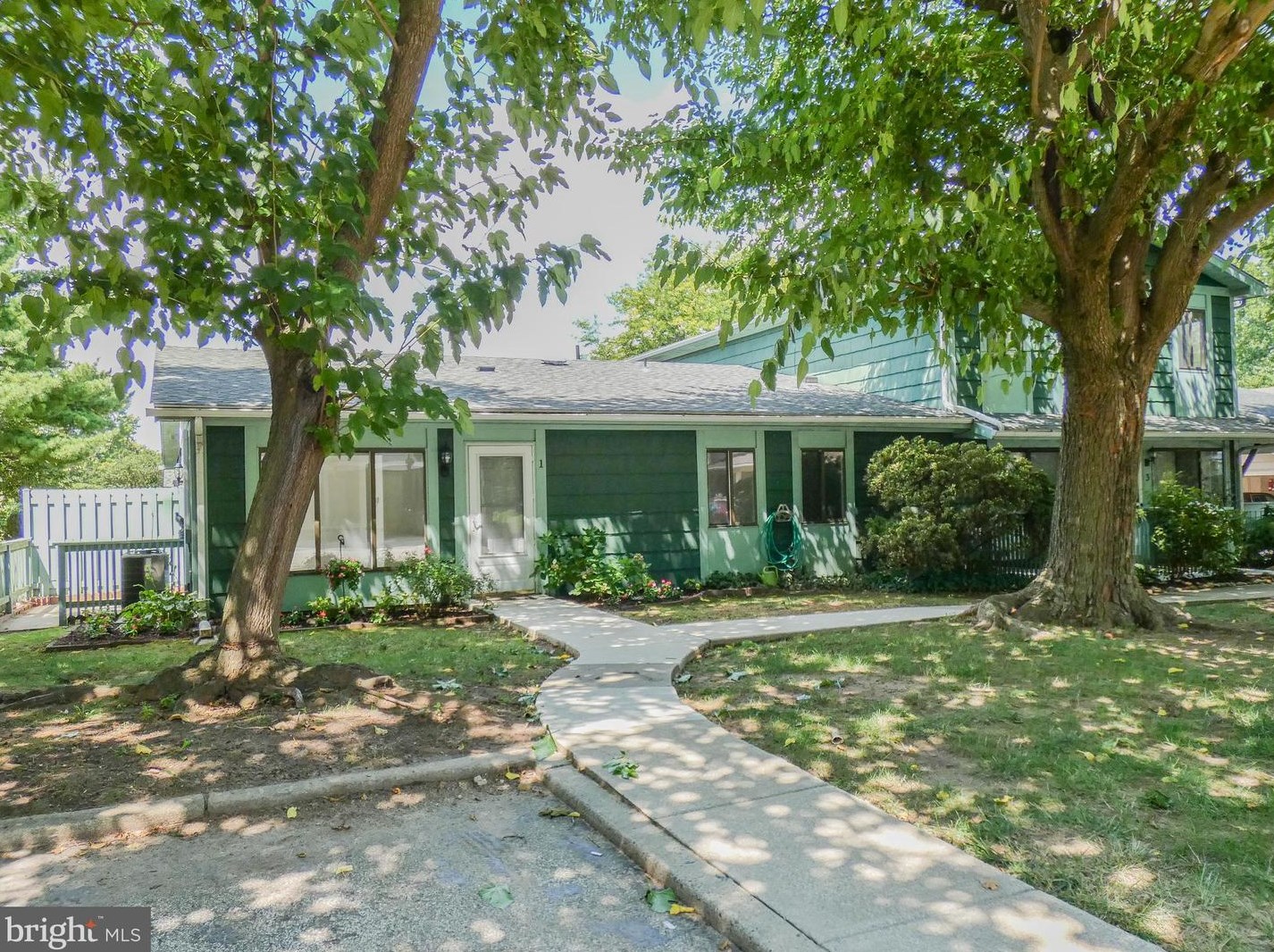 1 Maplewood Ct, West Deptford, NJ 08066