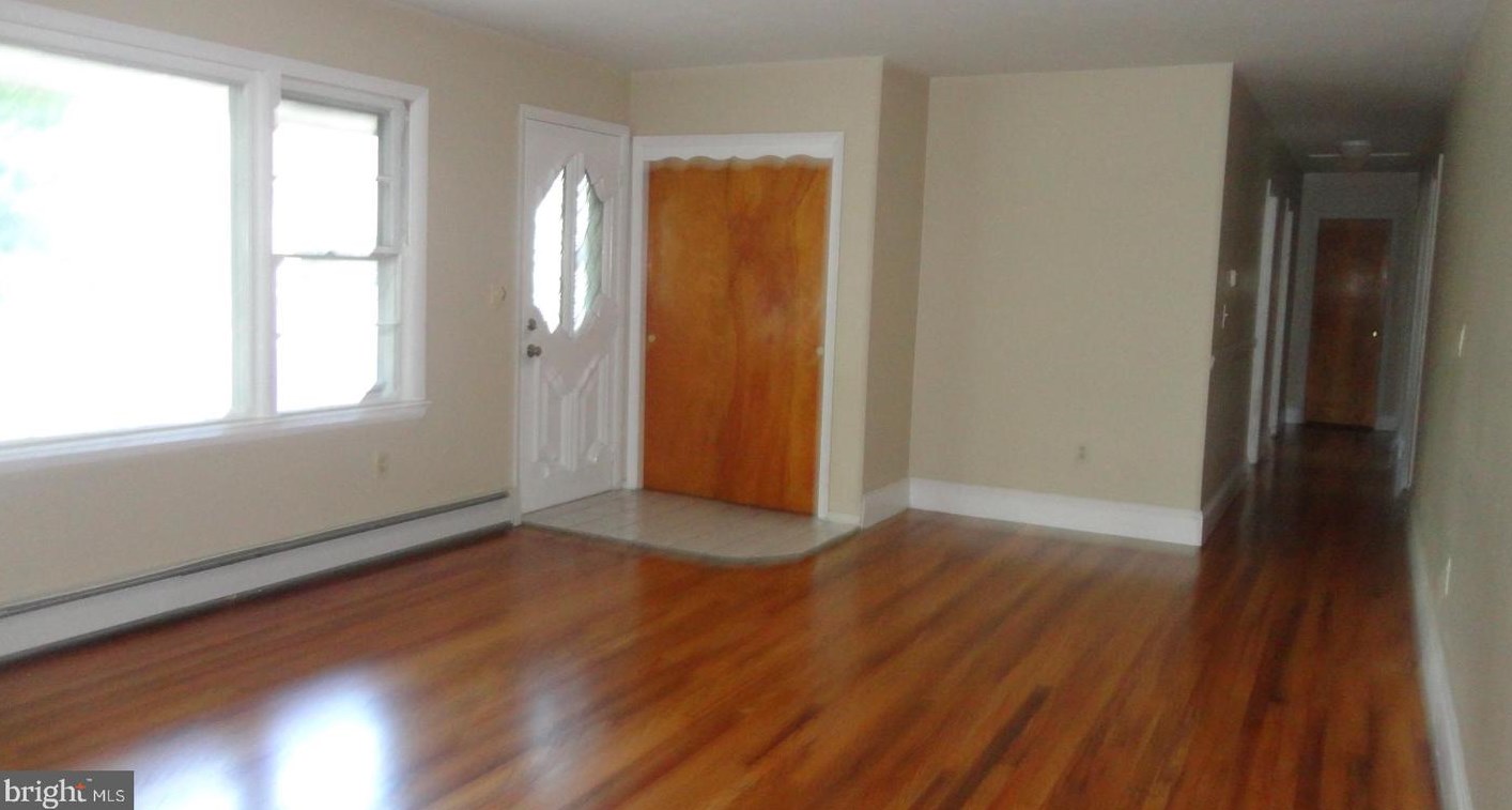 309 High St, Aura NJ  08028-2205 exterior