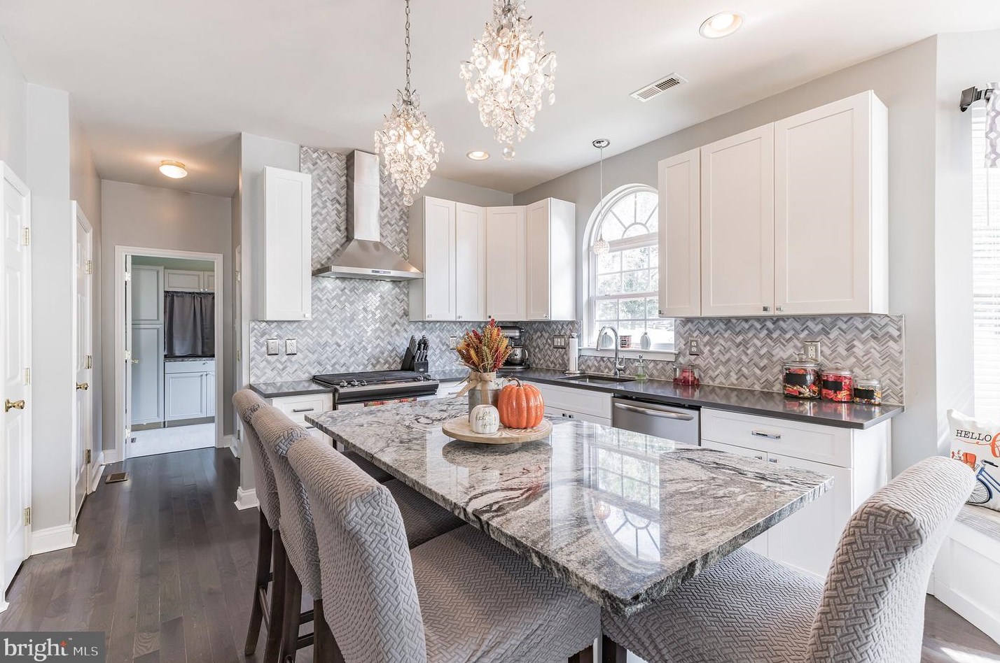 37 Ealey Ct, Aura NJ 08028-3016 exterior