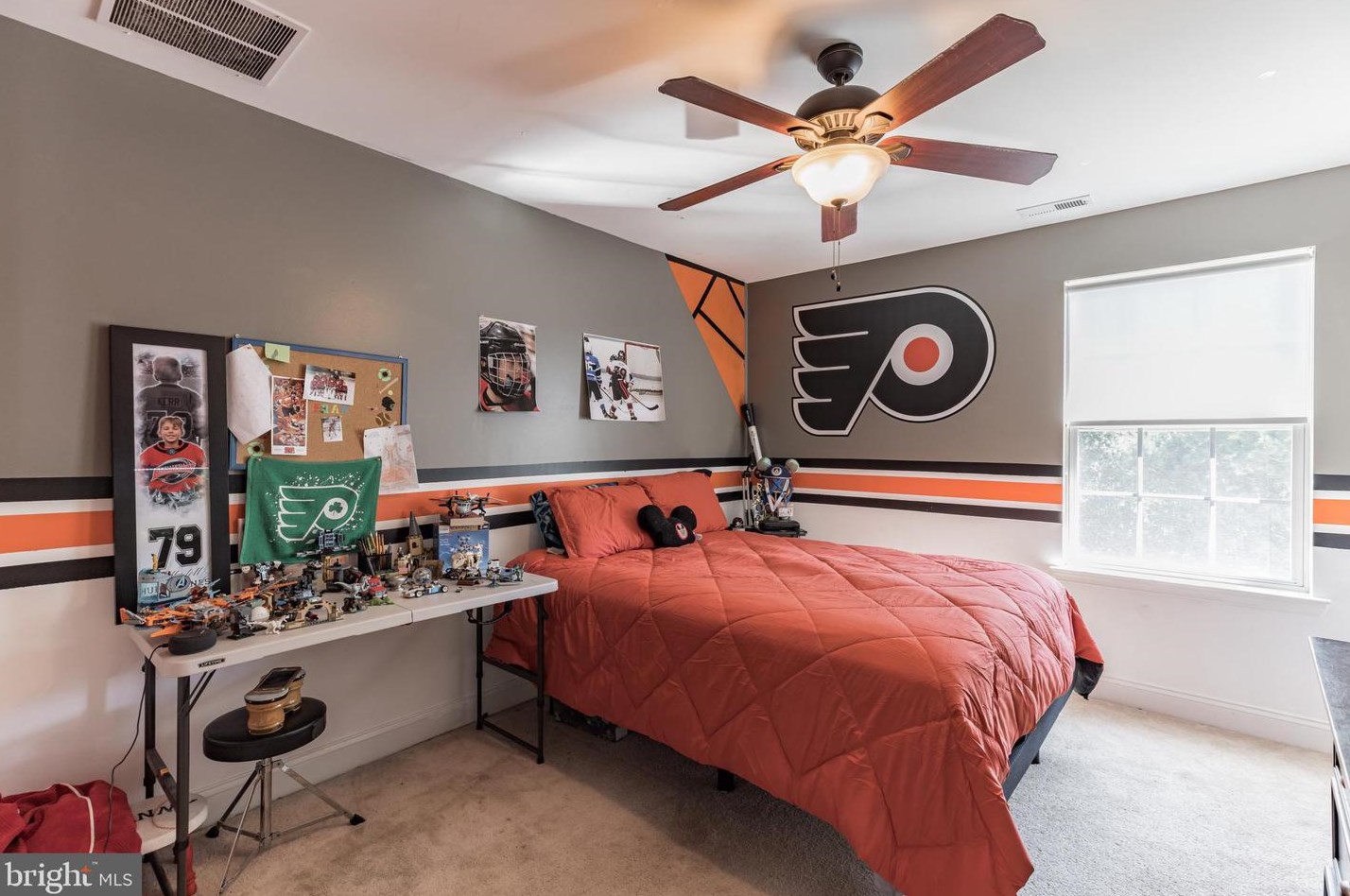 37 Ealey Ct, Aura NJ 08028-3016 exterior