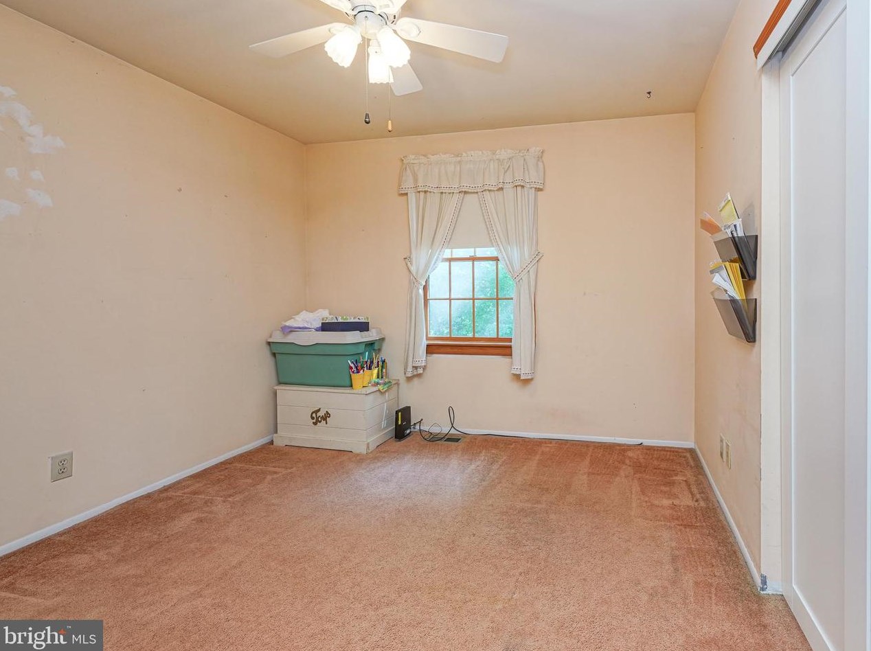 12 Hardwood Ct, Aura NJ 08028-9635 exterior