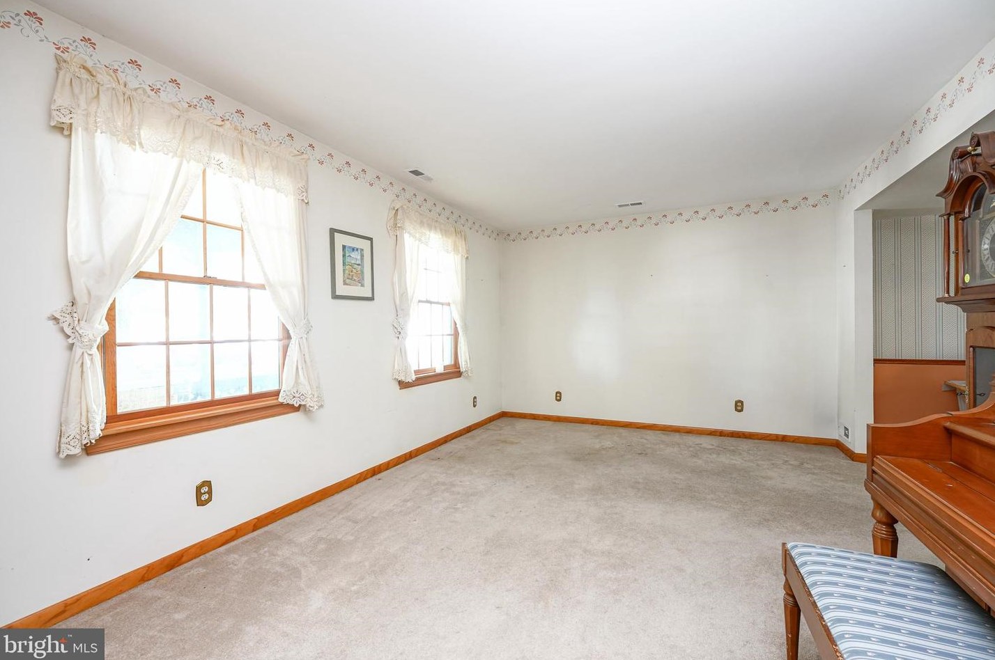 12 Hardwood Ct, Aura NJ 08028-9635 exterior