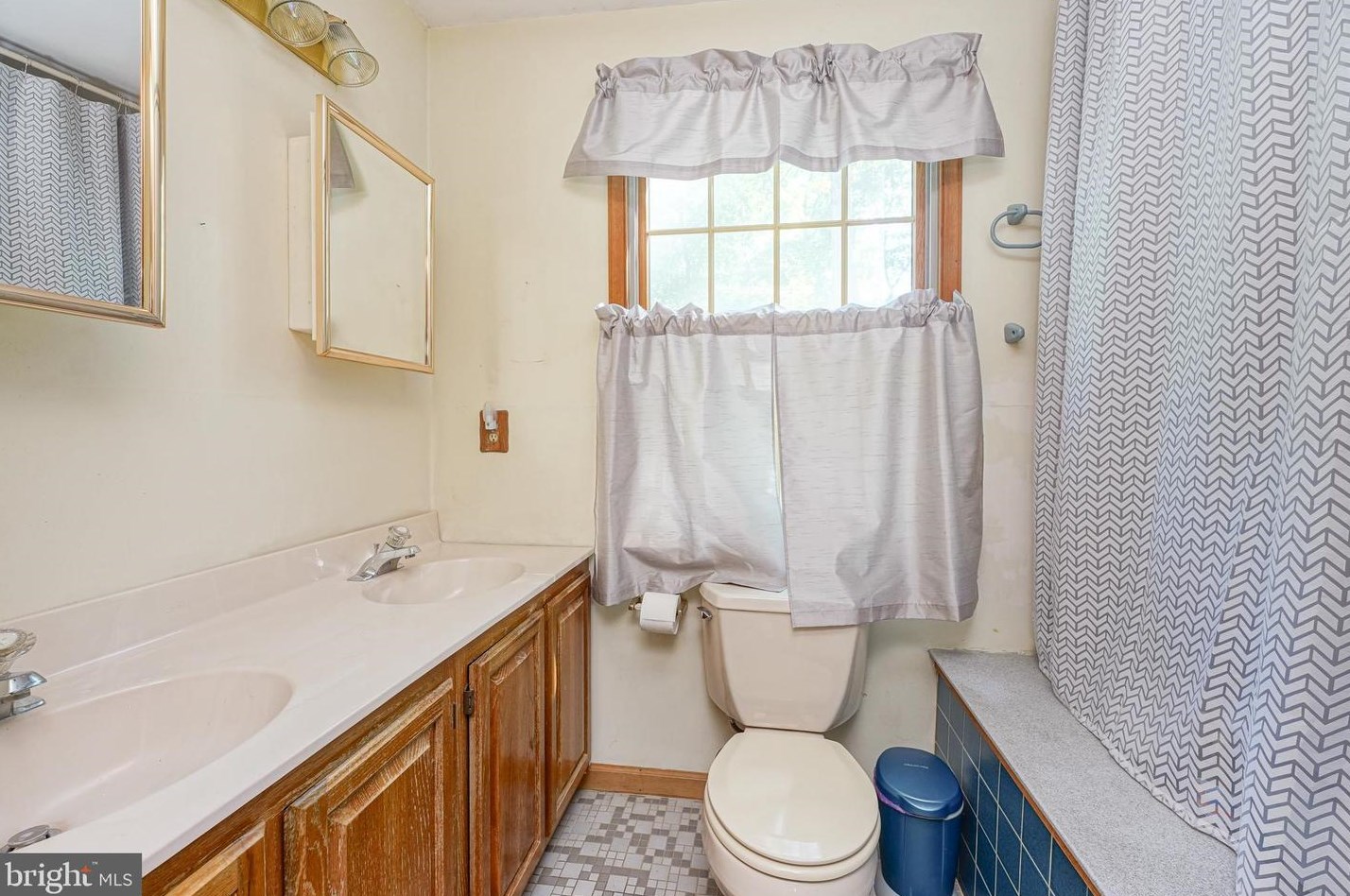 12 Hardwood Ct, Aura NJ 08028-9635 exterior