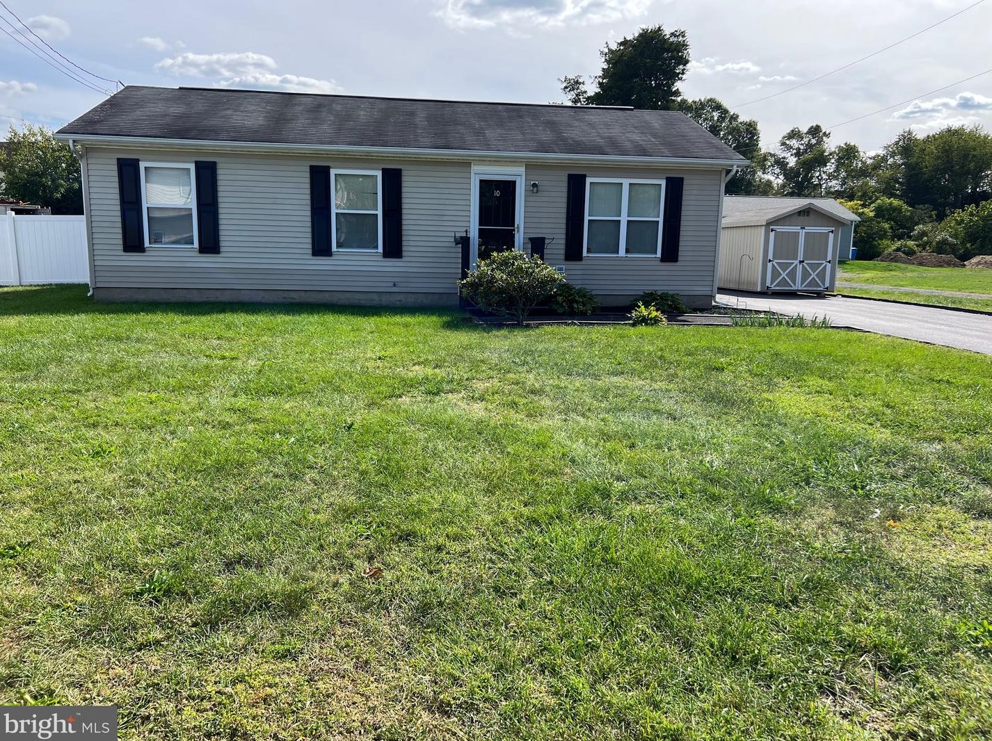 10 Jerrys Ave, Clayton, NJ 08312-2114