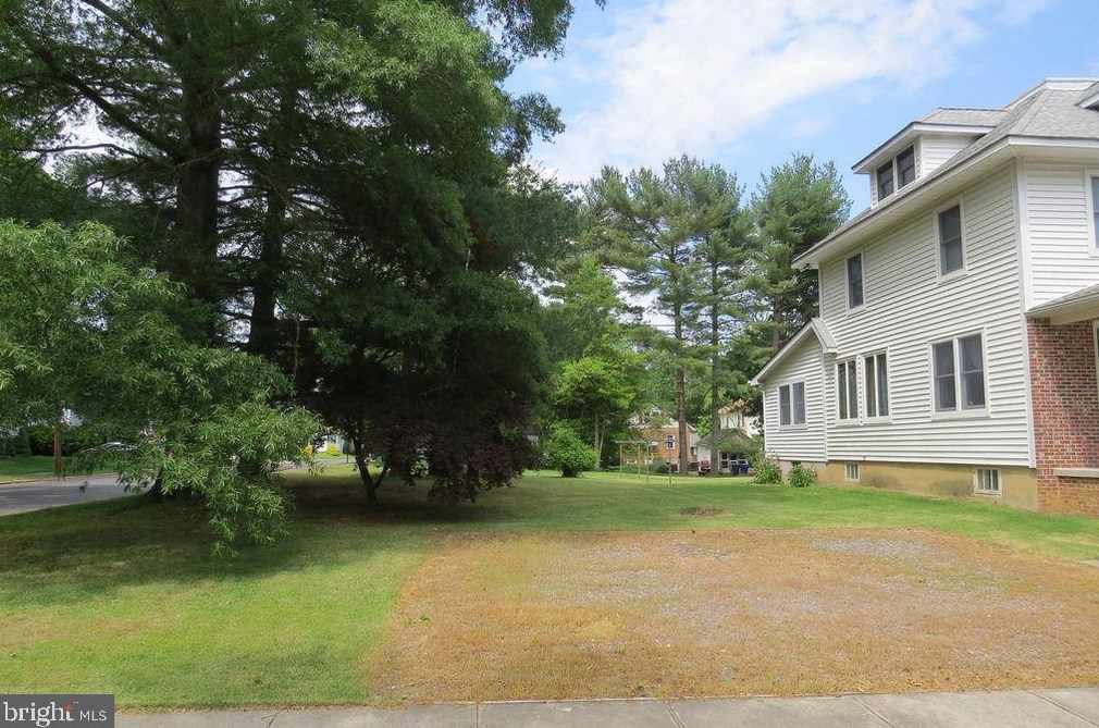 221 Villanova Rd, Aura, NJ 08028