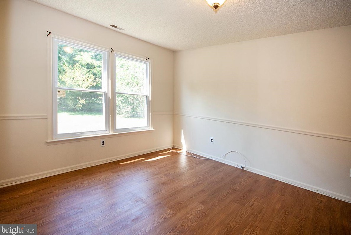 51 Williamsburg Ct, Aura NJ  08028-1668 exterior