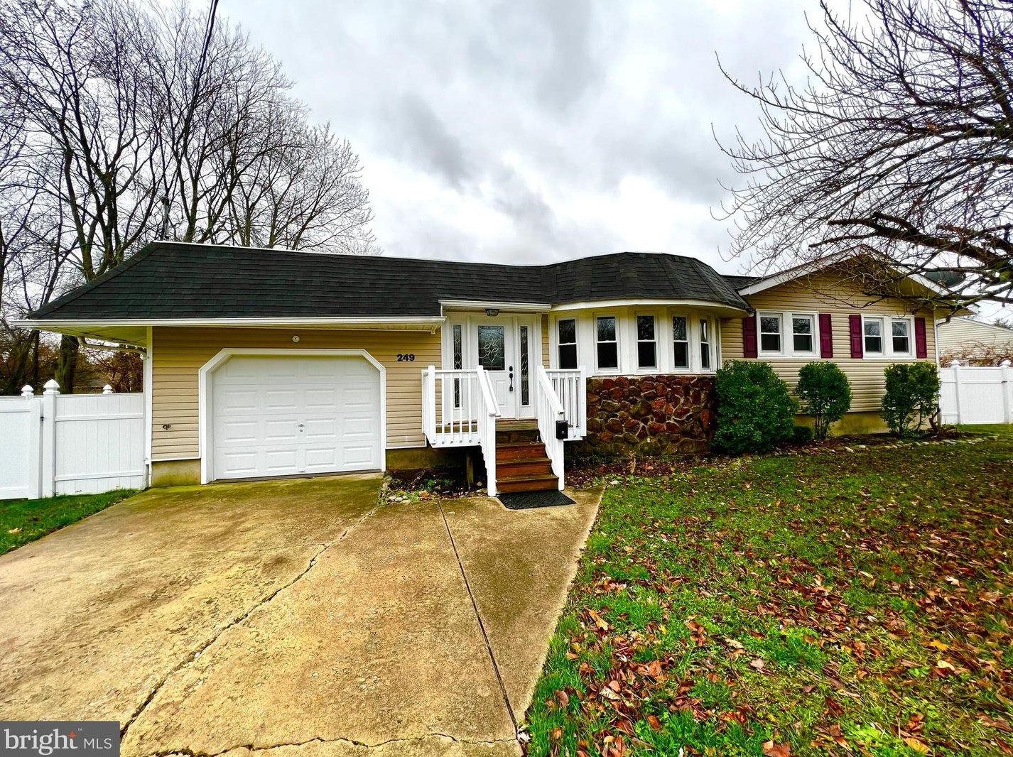 249 Dennis Dr, Clayton, NJ 08312-1226