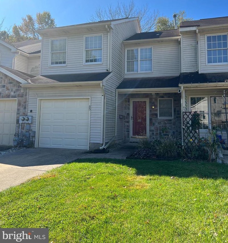65 Barry Dr, West Deptford, NJ 08051