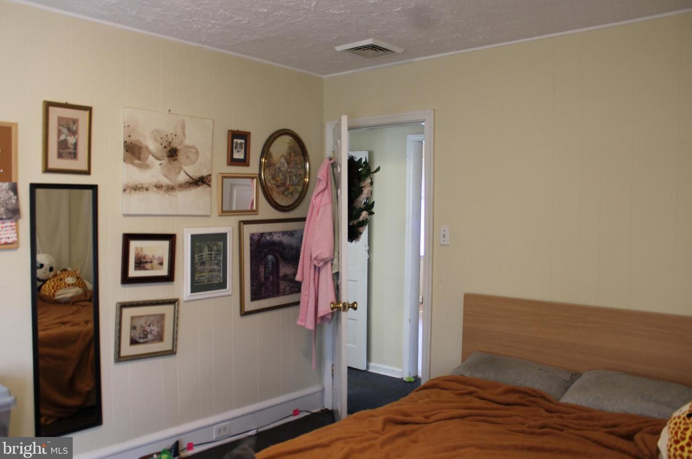 105 Ellis St #up, Aura, NJ 08028