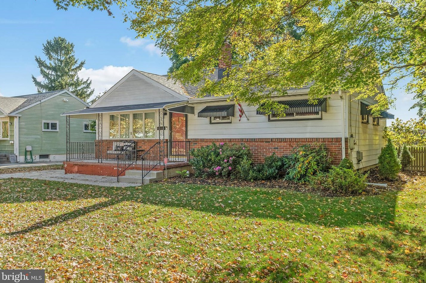 212 Pomona Ave, Aura, NJ 08028-1413