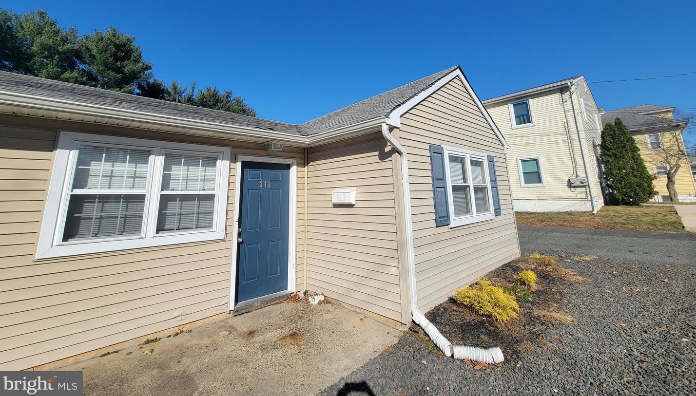 313 Ellis St, Aura, NJ 08028