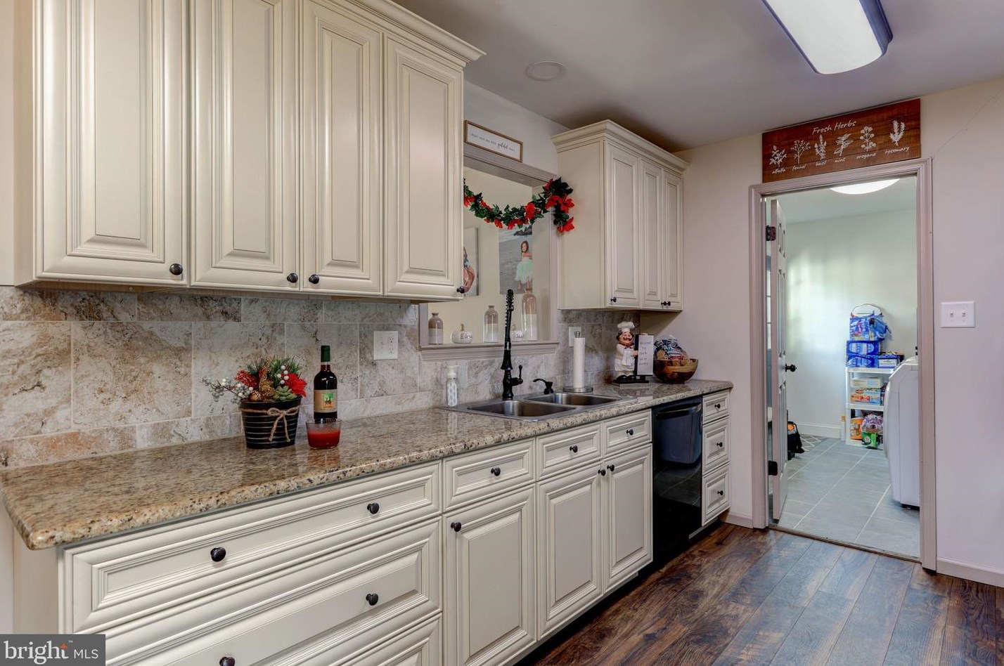 1710 Academy St, Aura NJ  08028-8372 exterior