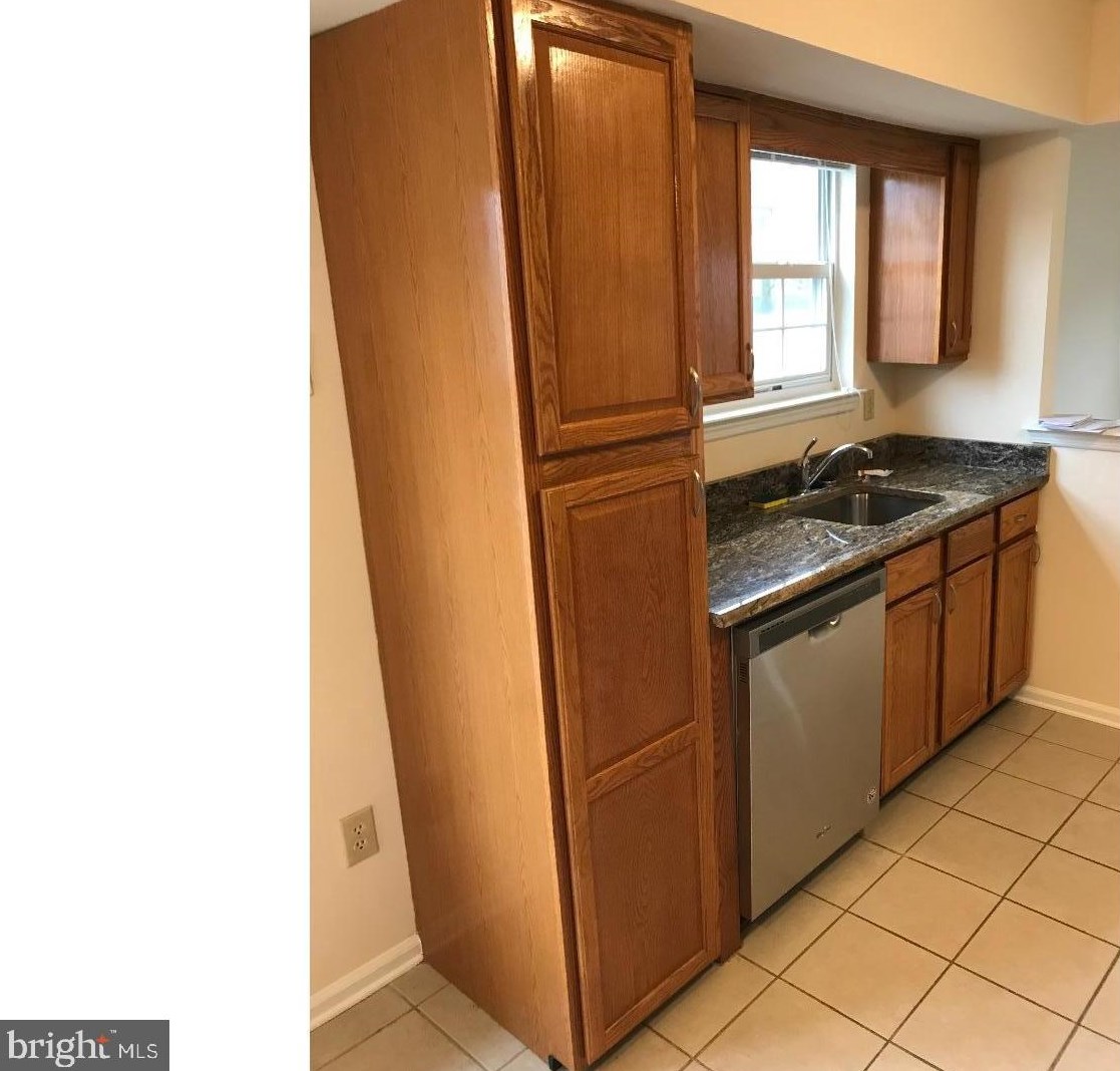 82 Meadows Dr, Aura, NJ 08028