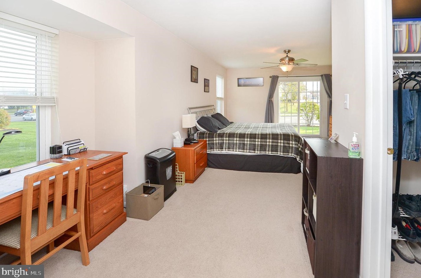 89 Yellowwood Ct, Aura NJ 08028-2812 exterior