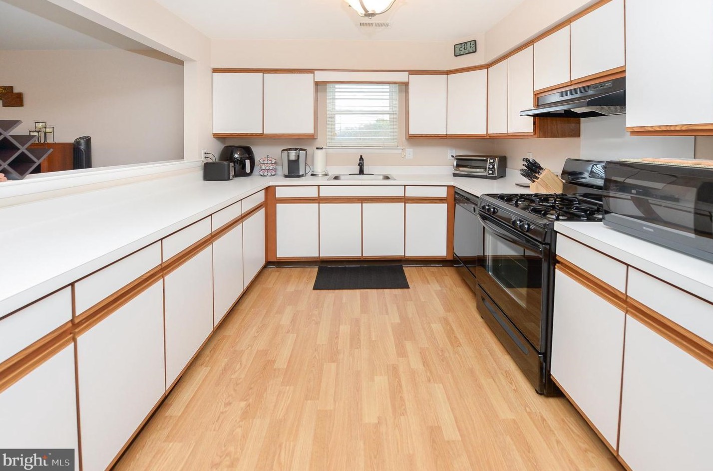 89 Yellowwood Ct, Aura NJ 08028-2812 exterior