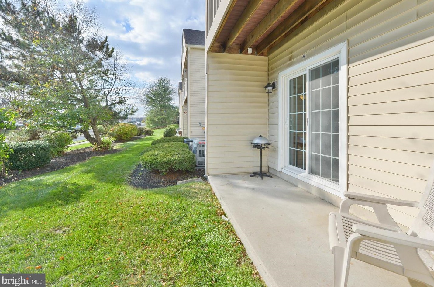 89 Yellowwood Ct, Aura NJ 08028-2812 exterior