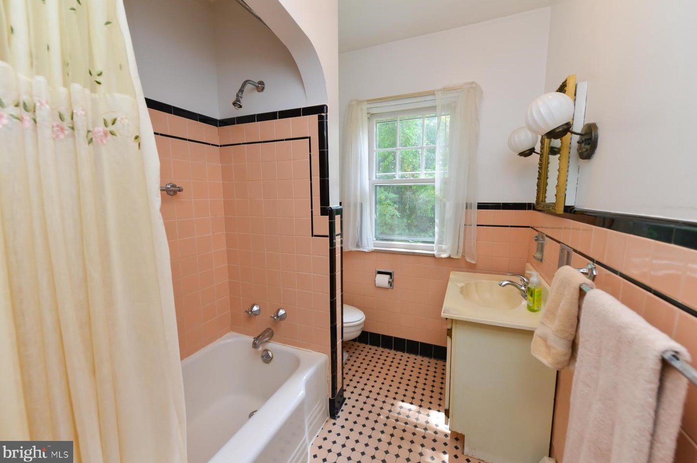 15 Euclid Ave, Aura NJ  08028-8388 exterior