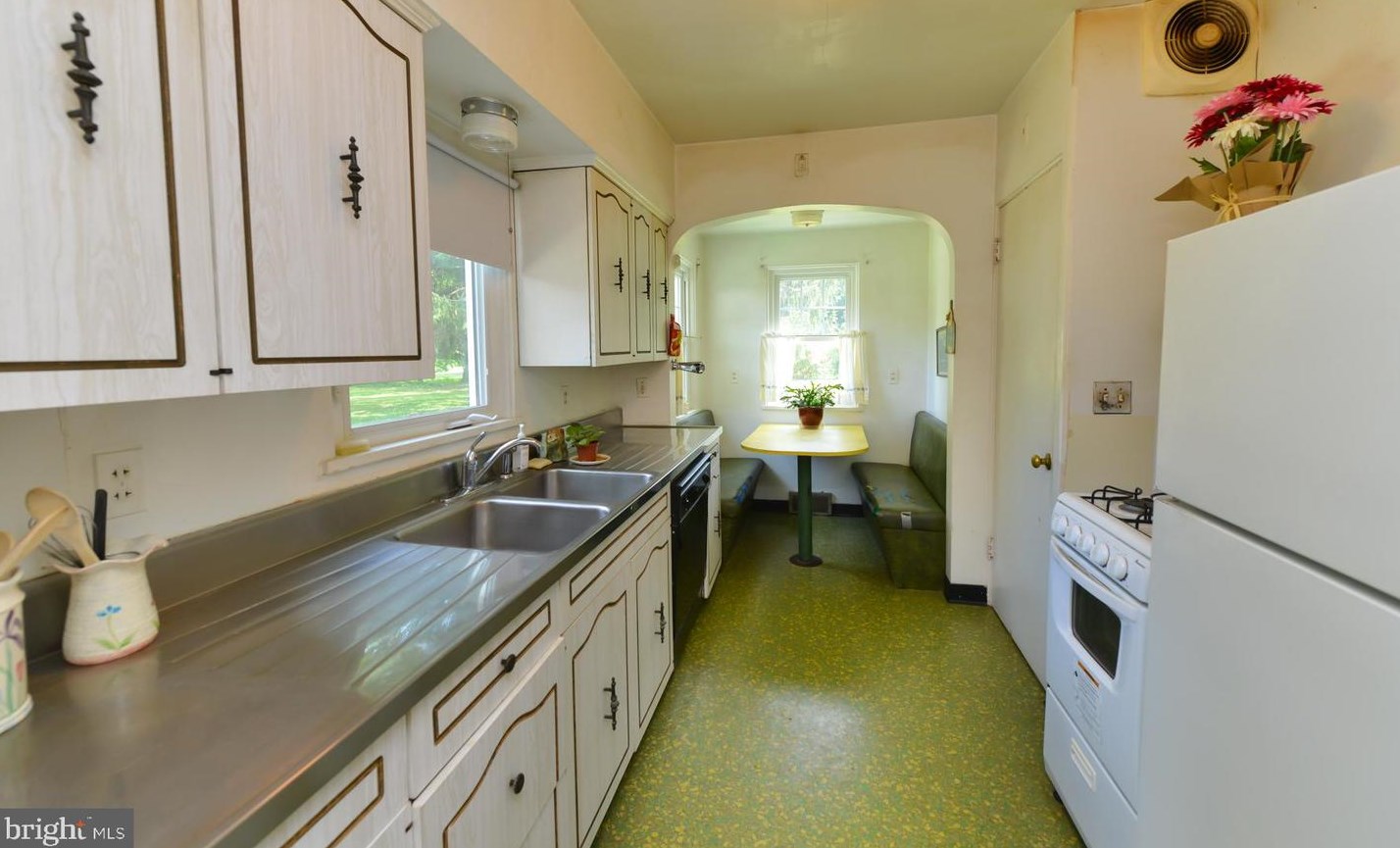 15 Euclid Ave, Aura NJ  08028-8388 exterior